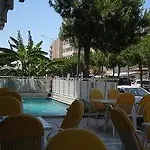Dias فندق كوشاداسيه